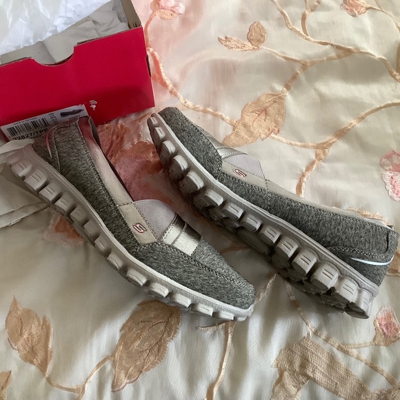 Size 6.5 Skechers Slip On Taupe BNIB - Picture 2 of 5